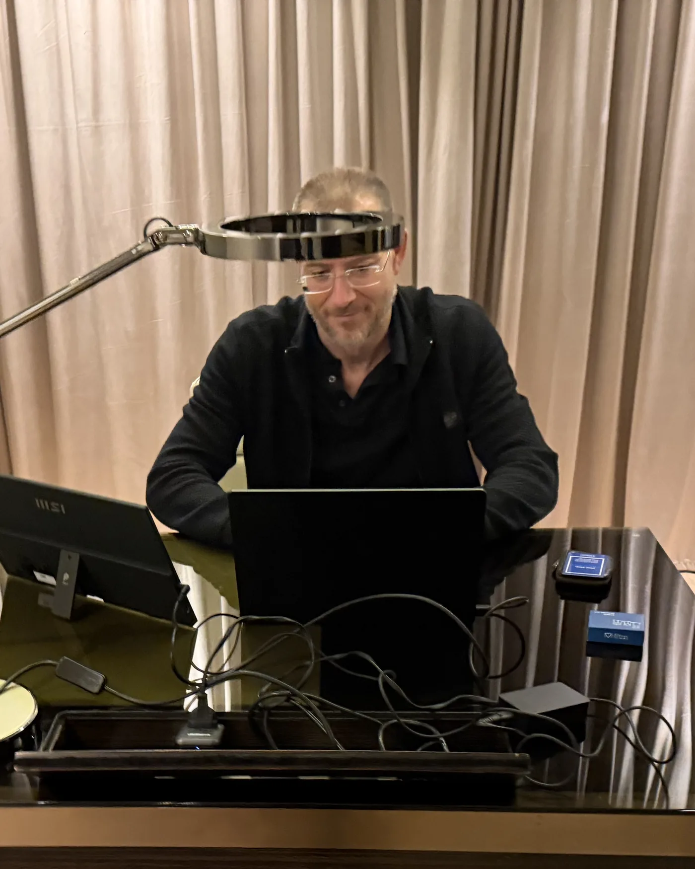 John van den Bosch achter zijn laptop