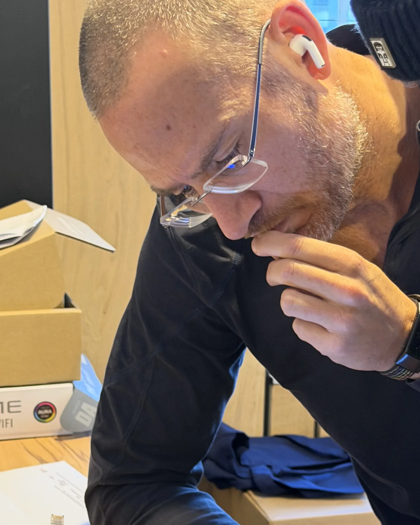 John van den Bosch met een netwerkmeter